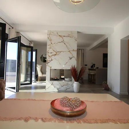 Lea Mar Villa *