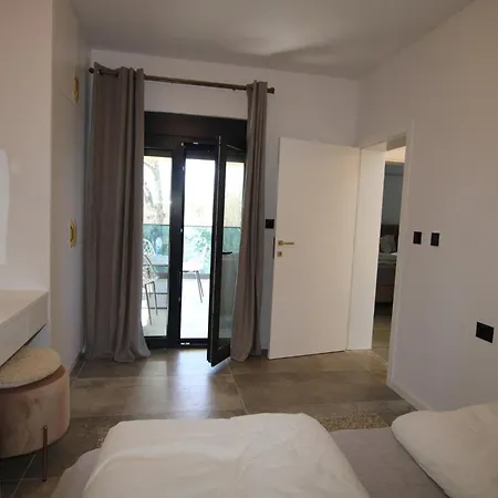 Lea Mar Villa *